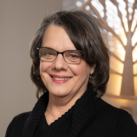 Periodontal team member Roberta